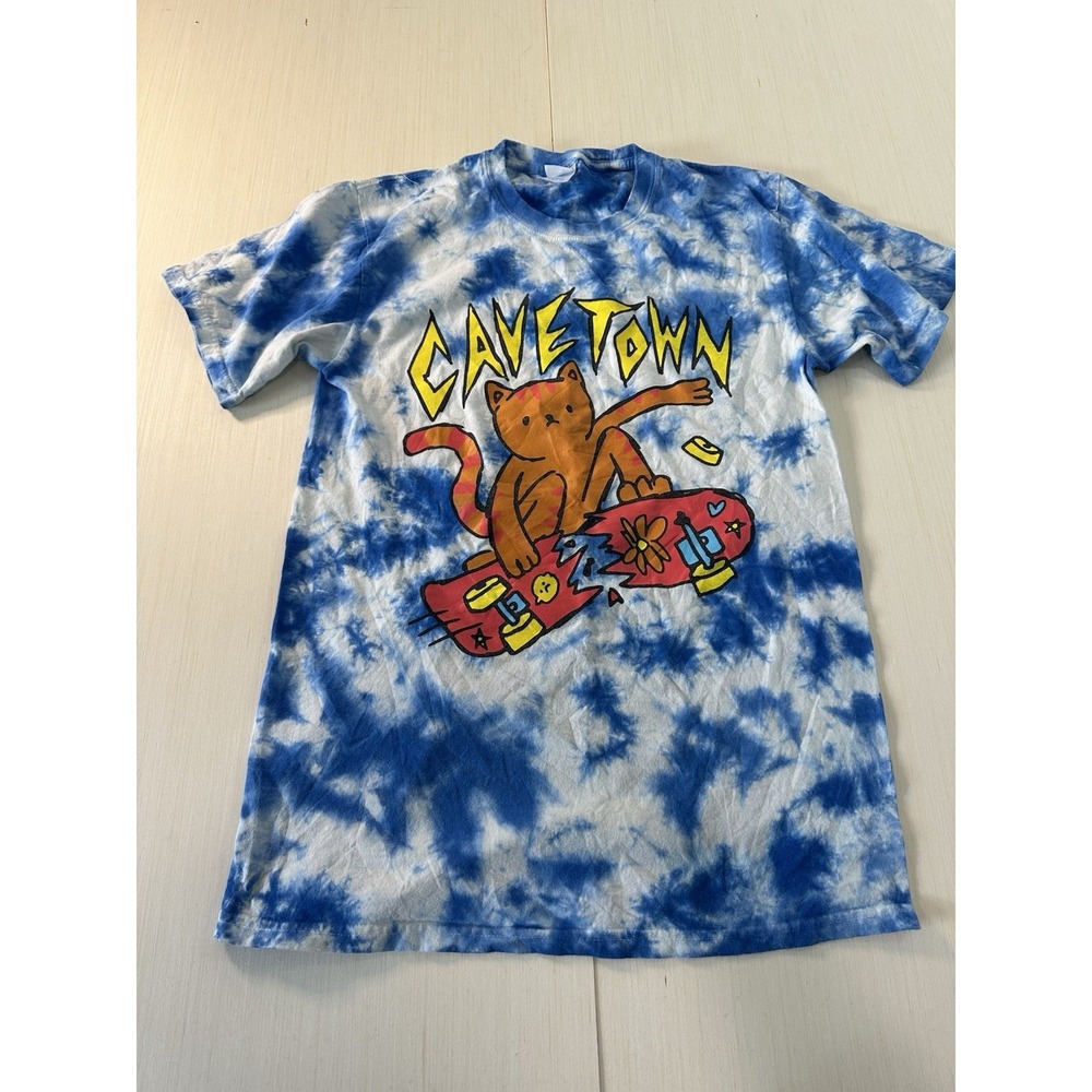 Cavetown Cat Skateboard Tie Dye Graphic T-Shirt Blue White Small Indie Pop Tee